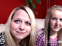 Enthousiasteling, Pijpbeurt, Bruinharig, Hondjeshouding, 1 man 2 vrouwen, Geschoren, Tiener, Trio