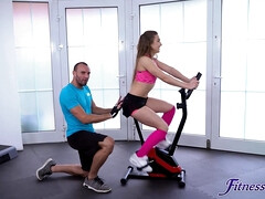 Mamada, Consolador, Estilo perrito, Gimnasio, Hd, Lamidas, Coño, Nalgadas