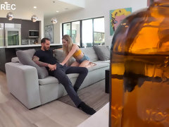 Pijpbeurt, Bruinharig, Handbeurt, Likken, Natuurlijke tieten, Kut duiken, Douche, Tieten likken