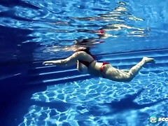 Gros cul, Gros seins, Bikini, Brunette brune, Hd, Énorme, De plein air, Nénés