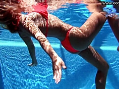 Amateur, Bikini, Femelle, Poilue, Hd, Piscine, Chatte, Douche