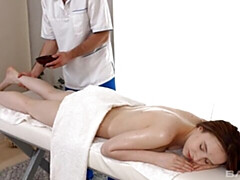 18 jaar, Grote kont, Grote lul, Pijpbeurt, Hondjeshouding, Natuurlijke tieten, Tiener, Tieten likken