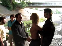 Leie, Sadomasochismus, Blondine, Klassisch, Gruppensex, Gruppe, Im freien, Hintern versohlen