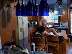 フェラチオ, 茶髪の, レズビアン, なめる, ペニスバンド, おもちゃ