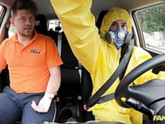 Arsch, Blasen, Braunhaarige, Auto, Lecken, Milf, Höschen, Strümpfe