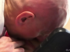 18 jaar, Bruinharig, Sperma shot, Sperma in gezicht, Tatoeage, Tiener