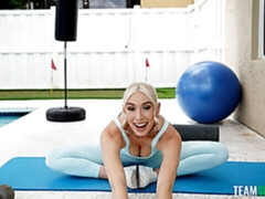 Culo grande, Verga grande, Tetas grandes, Rubia, Mamada, Estilo perrito, Cabello corto, Adolescente