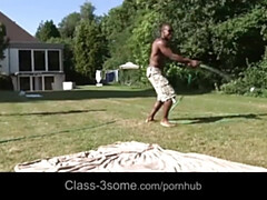 18 jahre, Grosser schwanz, Schwarz, Blondine, Hundestellung, Russisch, Scherzbold, Flotter dreier