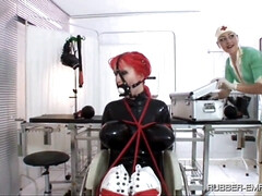 Bondage discipline sadomasochisme, Bruinharig, Vernedering, Lesbisch, Buiten, Slet, Tiener, Tieten likken