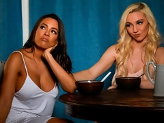 Большая жопа, Брюнетки, Пальцем, Волосатые, Поцелуи, Лизание, Стриптизерша, Сиськи