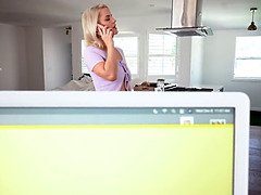 デカ尻, デカチン, デカパイ, ブロンド, エロ熟女, イマラチオ, 手コキする, 叫ぶ