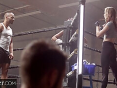 Спортзал, Секс без цензуры, Два парня и девушка, Бритые, Спорт, Молоденькие, Втроем, Сиськи