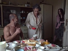 Blondine, Blasen, Braunhaarige, Dildo, Familie, Hardcore, Milf, Pissen