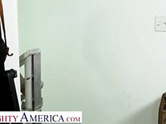 Amerikanisch, Grosser arsch, Grosse titten, Braunhaarige, Hardcore, Muschi, Reiten, Titten