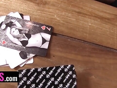 Enthousiasteling, Amerikaans, Vingeren, Kwartet, Ondergoed, Natuurlijke tieten, Orgasme, Kut duiken