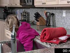 Grote mammen, Blond, Pijpbeurt, Moeder die ik wil neuken, Stiefmoeder, Tieten likken