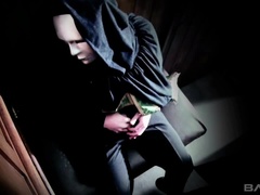 Brunette brune, Tir de sperme, Faciale, Tatouage