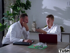 In den arsch, Arsch, Blasen, Braunhaarige, Doppelpenetration, Flotter vierer, Gruppe, Reiten