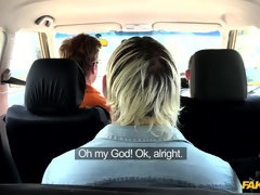 Amateur, Cul, Voiture, En levrette, Branlette thaïlandaise, De plein air, Pov, Chatte