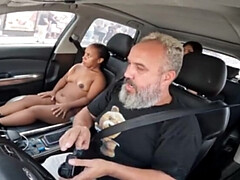 Braziliaans, Auto, Dwerg, Natuurlijke tieten, Doordringend, Kut duiken, Tieten likken, Nat