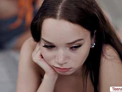 美女, 茶髪の, カップル, 指いじり, なめる, フェラする, タトゥー, オッパイの