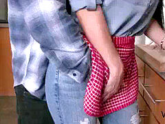 Sucer une bite, Brunette brune, Maman