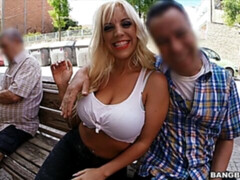 Amateur, Gros cul, Grosse bite, Gros seins, Blonde, En levrette, Public, Nénés