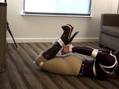 Tetas grandes, Amarrada, Penetracion con dedos