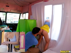 Leie, Arsch, Bad, Aufs gesicht abspritzen, Würgen, Handjob, Im freien, Muschi