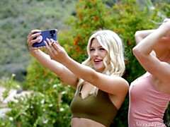 Grote mammen, Zoenen, Lesbisch, Likken, Ondergoed, Moeder die ik wil neuken, Kut duiken, Strippen