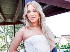 Grosser arsch, Grosser schwanz, Grosse titten, Blondine, Blasen, Hundestellung, Milf, Im freien