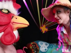 舞台裏, デカ尻, ブロンド, 中出し, 浮気する, チン, ハードコア, 奴隷