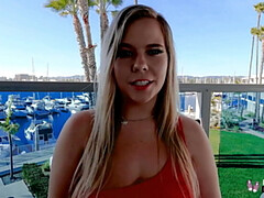 Kont, Grote mammen, Blond, Rondborstig, Hondjeshouding, Natuurlijke tieten, Slet, Tieten likken