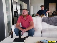 Blondine, Hundestellung, Küche, Lecken, Natürlichen titten, Muschi, Realität, Titten