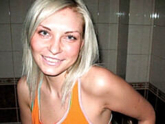 Grosse titten, Blondine, Fingern, Masturbation, Natürlichen titten, Solo, Entkleiden, Jungendliche (18+)