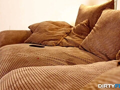 Corridas, Estilo perrito, Europeo, Penetracion con dedos, Novia, Tragarse, Adolescente, Tetas