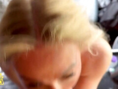 Grosser arsch, Grosse titten, Blondine, Blasen, Auto, Milf, Monster, Titten