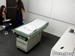 Sucer une bite, Gorge profonde, Médecin, Faciale, Petite femme, Rousse roux, Tabou, Nénés