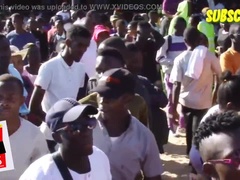 Gros cul, Noire, Sucer une bite, Queue, Fête, Public, Chatte, Mouillée