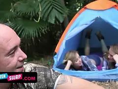 Grosser schwanz, Blasen, Spermaladung, Kehlenfick, Handjob, Muschi, Taboo, Jungendliche (18+)