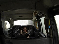 Sucer une bite, Brunette brune, Voiture, En levrette, Faciale, Hd, Seins naturels