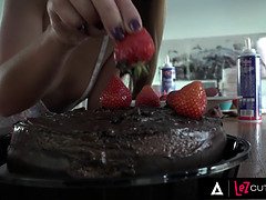 アナル, デカ尻, デカパイ, 茶髪の, レズビアン, なめる, オマンコ, 三人