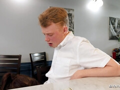 Sucer une bite, Brunette brune, Mamie, Mature, Mère que j'aimerais baiser, Maman, Toilettes