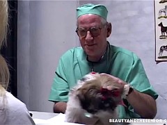 Blonde slut pay the veterinarian with a amazing hot blowjob