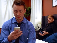 18 jaar, Grote lul, Diep in de keel, Hondjeshouding, Hd, Orgasme, Pornster, Rijden