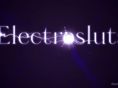Gebondenheid, Seksspeelgoed, Electro, Vingeren, Vernedering, Latex, Kut duiken, Slaaf