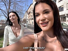 Culo grande, Tetas grandes, Morena, Penetracion con dedos, Besar, Lamidas, Lencería, Madres para coger