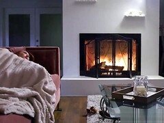 Kenzie Reeves convinces the Milfs Kendra James and Mona Wales in a threesome