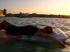 フェラチオ, 眼鏡, 天然, オイル, 穴開きパンティ, 公共, ソフトコア, 濡れ