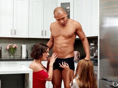 Grosser arsch, Grosser schwanz, Schwarz, Interrassisch, Masturbation, Milf, Jungendliche (18+), Flotter dreier